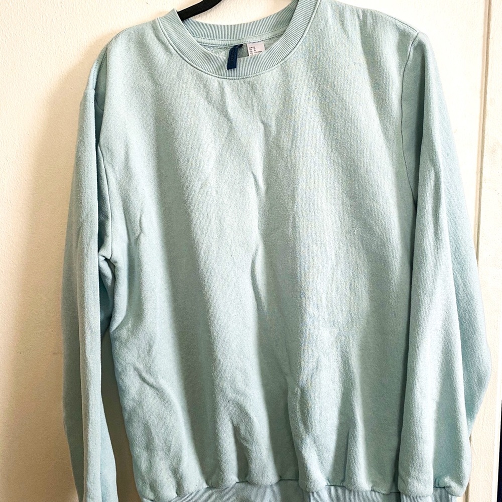baby blue sweater • feels like your bf's hoodie